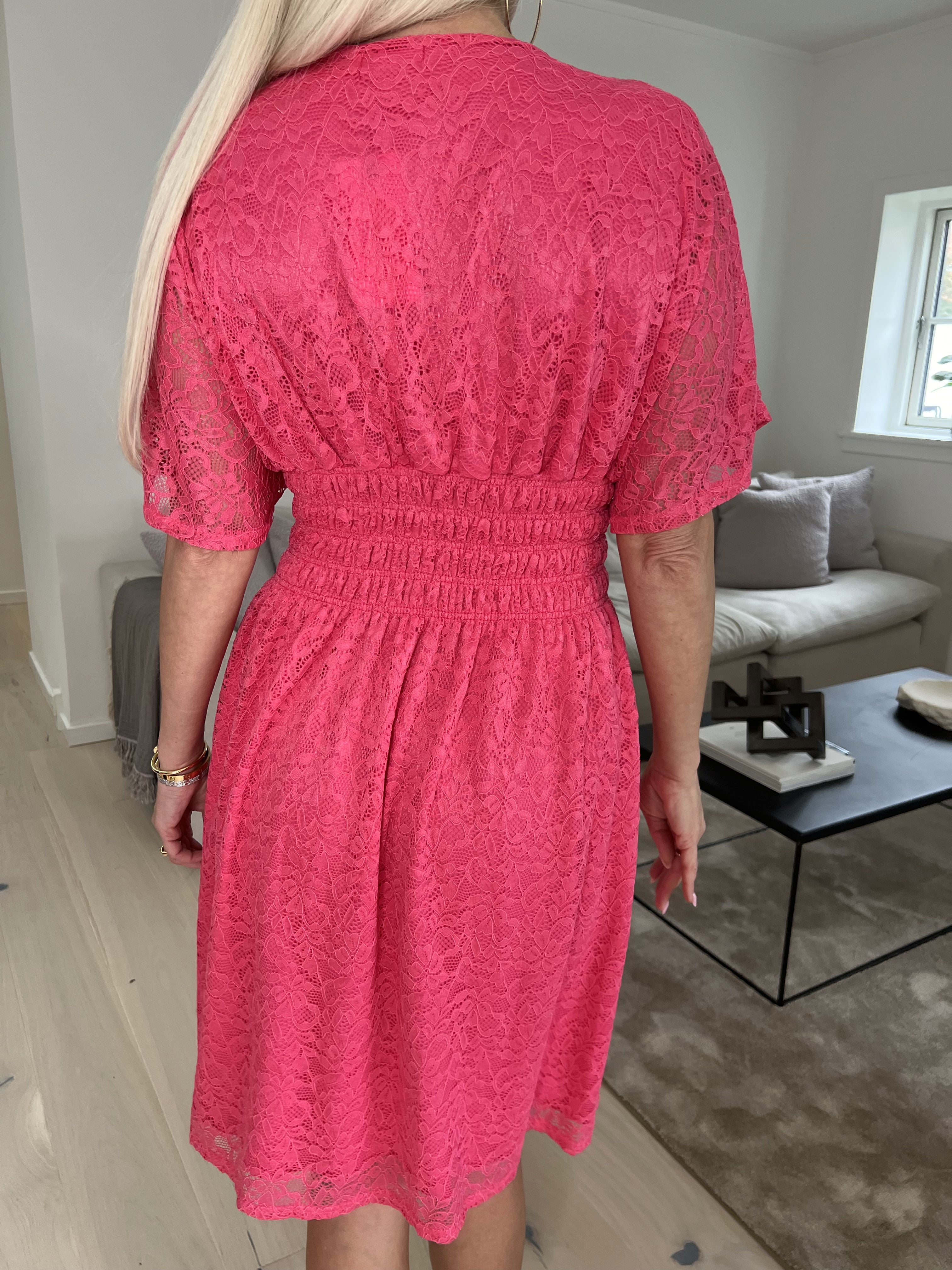 Pams Lace Short S/S - Kort blondekjole med korte ærmer